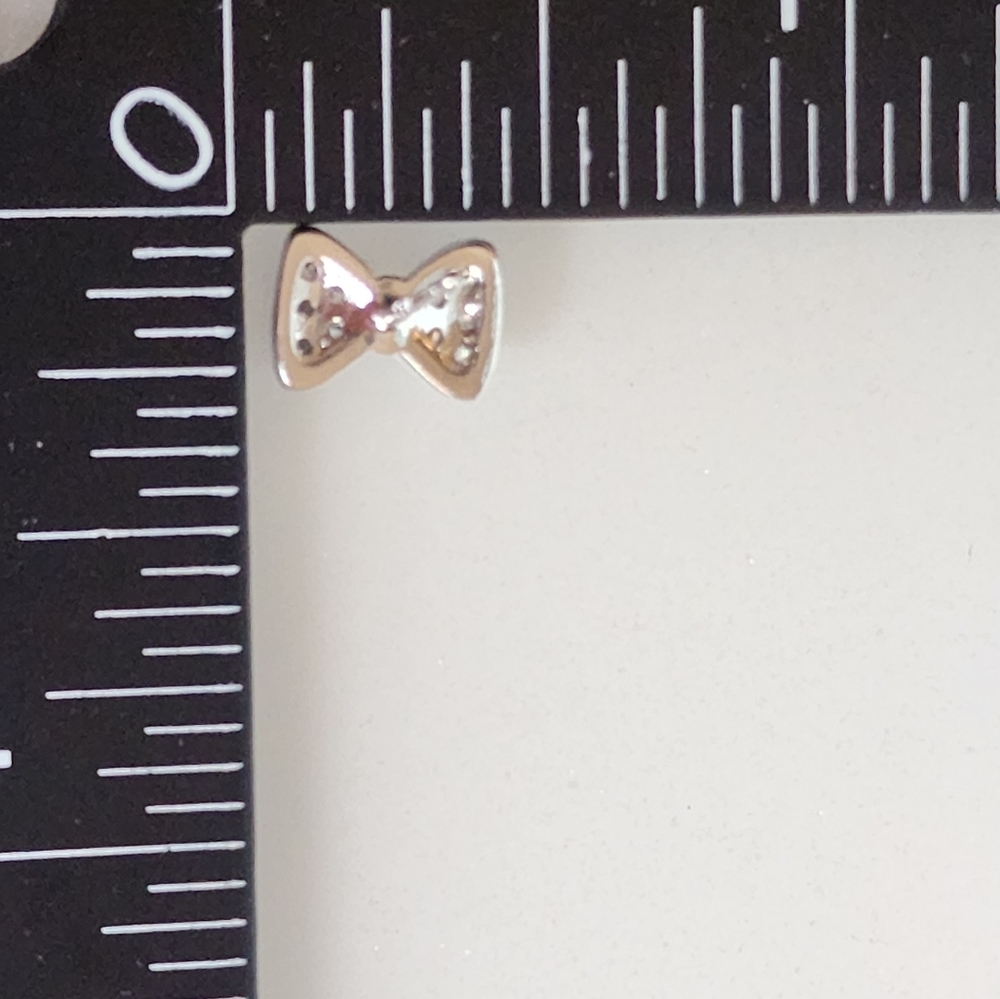 925 Sterling Bow Simulated diamonds Beautiful Stud Earrings - Picture 4 of 5